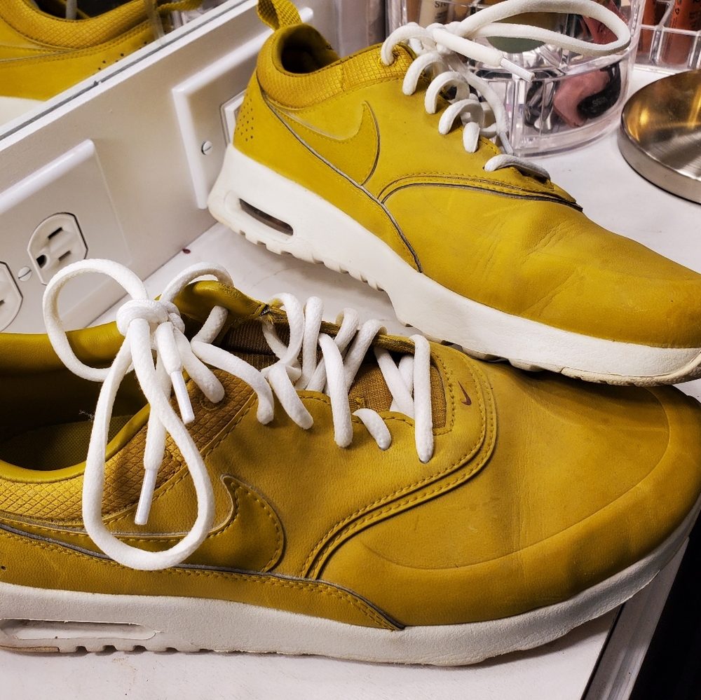Nike Thea